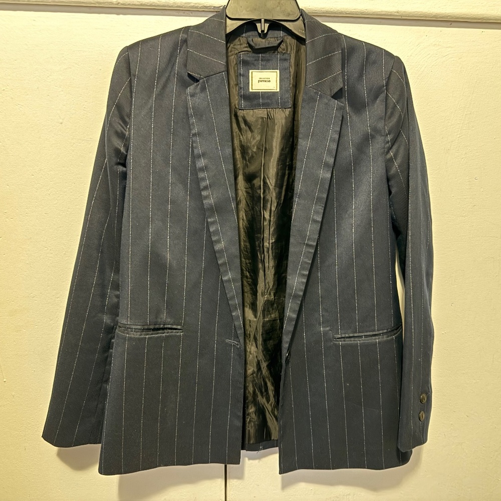 Pinkie blazer with silver lines